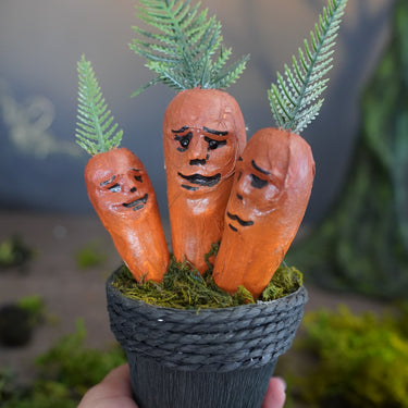 Halloween Carrots in Pot – 9.5"