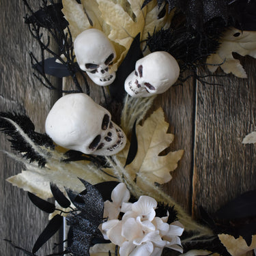 Black & Tan Leaf and Skull Wreath – 24"