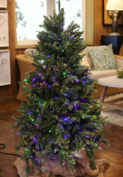 Alberta Spruce Deluxe Artificial Christmas Tree – 6.5’ or 7.5’ Pre-Lit with 18-Function LED Lights