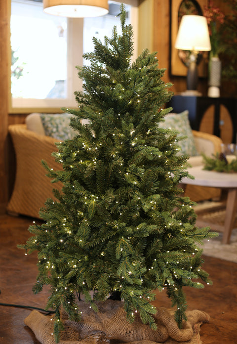 Alberta Spruce Deluxe Artificial Christmas Tree – 6.5’ or 7.5’ Pre-Lit with 18-Function LED Lights