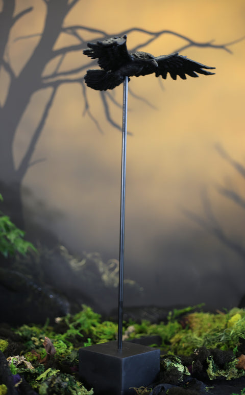 Resin Crow on Metal Pole – 24.2″ or 18.7″