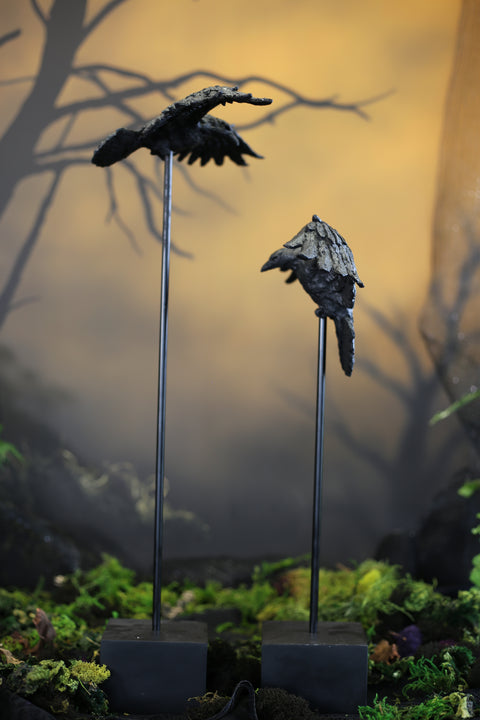 Resin Crow on Metal Pole – 24.2″ or 18.7″