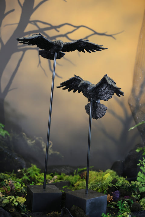 Resin Crow on Metal Pole – 24.2″ or 18.7″