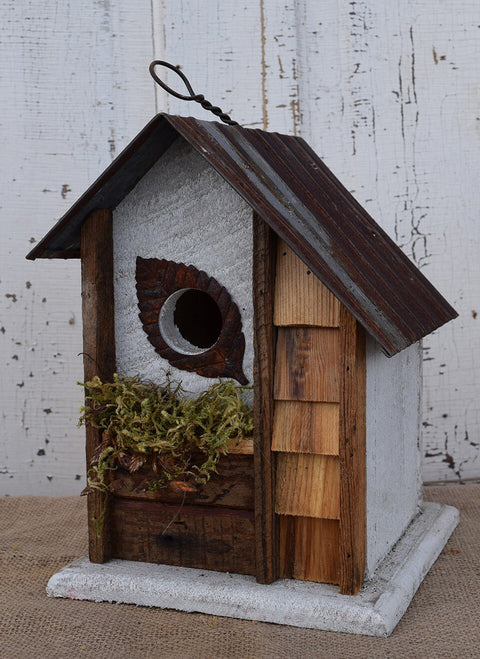 Birdhouse with Leaf Hole