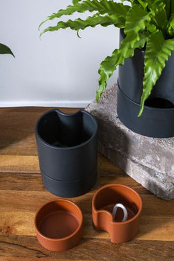 Jett Black Pot 6"x 7"