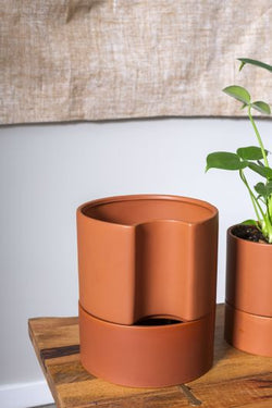 Jett Terracotta Pot 8"x 9"